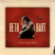 Der musikalische text TELL 'EM TO HOLD ON von BETH HART ist auch in dem Album vorhanden Better than home (2015)