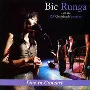Der musikalische text NE ME QUITTE PAS von BIC RUNGA ist auch in dem Album vorhanden Live in concert with the christchurch symphony (2004)