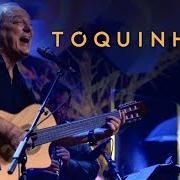 Der musikalische text A CASA / O PATO / O AR (O VENTO) / A BICICLETA / O CADERNO von TOQUINHO ist auch in dem Album vorhanden Toquinho - 50 anos de carreira (ao vivo) (2018)