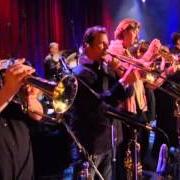 Der musikalische text INTRODUCTION von TOWER OF POWER ist auch in dem Album vorhanden 40th anniversary (2010)