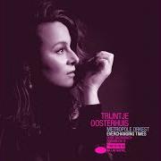 Der musikalische text HEARTLIGHT von TRIJNTJE OOSTERHUIS ist auch in dem Album vorhanden Everchanging times (2021)