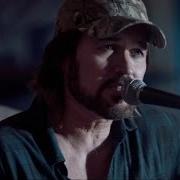 Der musikalische text HOME (LET IT FIND YOU) von BILLY RAY CYRUS ist auch in dem Album vorhanden Thin line (2016)