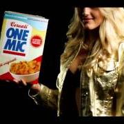 Der musikalische text 5 ANNI DOPO von ONEMIC ist auch in dem Album vorhanden Commerciale (2011)