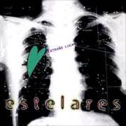 Der musikalische text FRESCOS COMO UVAS von ESTELARES ist auch in dem Album vorhanden Extraño lugar