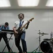 Der musikalische text PARTICLE PHYSICS von MOTION CITY SOUNDTRACK ist auch in dem Album vorhanden The same old wasted wonderful world (2025)