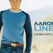 Der musikalische text LIVING OUT LOUD von AARON LINES ist auch in dem Album vorhanden Love changes everything (2001)
