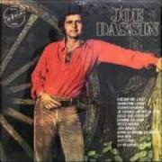 Der musikalische text ALORS QU'EST-CE QUE C'EST? von JOE DASSIN ist auch in dem Album vorhanden Le costume blanc (1975)