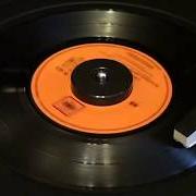 Der musikalische text QUAND LA CHANCE PASSE von JOE DASSIN ist auch in dem Album vorhanden Little italy (1982)