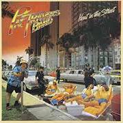 Der musikalische text KILLER'S INSTINCT von PAT TRAVERS ist auch in dem Album vorhanden Heat in the street (1978)