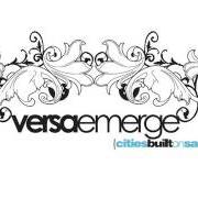 Der musikalische text MOMENTS BETWEEN SLEEP von VERSAEMERGE ist auch in dem Album vorhanden Versaemerge - ep (2009)