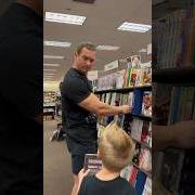 Der musikalische text THE COWBOY WAY von YOUR FAVORITE HERO ist auch in dem Album vorhanden Are you not entertained? (2007)