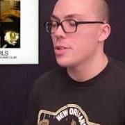 Der musikalische text OH SO PROTECTIVE ONE von GIRLS ist auch in dem Album vorhanden Broken dreams club [ep] (2010)