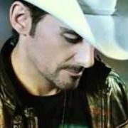 Der musikalische text EASTWOOD von BRAD PAISLEY ist auch in dem Album vorhanden This is country music (2011)