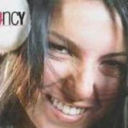 Der musikalische text VIENI CCÀ ADDÙ ME von NANCY ist auch in dem Album vorhanden Guerra 'e core (2006)