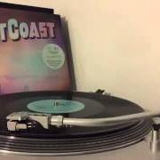 Der musikalische text BABY I'M CRYING von BEST COAST ist auch in dem Album vorhanden Fade away (2013)