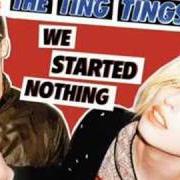Der musikalische text FRUIT MACHINE von THE TING TINGS ist auch in dem Album vorhanden We started nothing (2008)