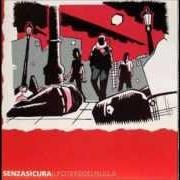 Der musikalische text RESPIRARE ANCORA von SENZA SICURA ist auch in dem Album vorhanden Il potere del nulla (2004)