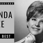 Der musikalische text THE GRASS IS GREENER von BRENDA LEE ist auch in dem Album vorhanden The definitive collection (2006)