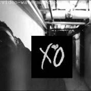 Der musikalische text XO / THE HOST von THE WEEKND ist auch in dem Album vorhanden Trilogy (2012)