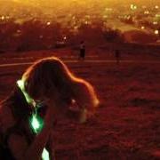 Der musikalische text THE BLINDSIDE KISS von NEON INDIAN ist auch in dem Album vorhanden Era extraña