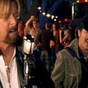 Der musikalische text PLAY SOMETHING COUNTRY von BROOKS & DUNN ist auch in dem Album vorhanden Hillbilly deluxe (2005)