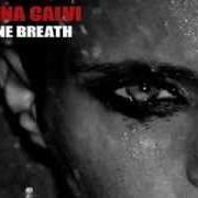 Der musikalische text ONE BREATH von ANNA CALVI ist auch in dem Album vorhanden One breath (2013)