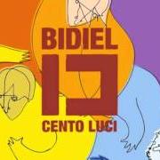 Der musikalische text SENZA PIETÀ von BIDIEL ist auch in dem Album vorhanden Cento luci (2012)