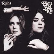 Der musikalische text FIREWORKS von FIRST AID KIT ist auch in dem Album vorhanden Ruins (2018)