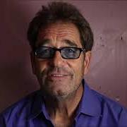 Der musikalische text PRETTY GIRLS EVERYWHERE von HUEY LEWIS AND THE NEWS ist auch in dem Album vorhanden Weather (2020)