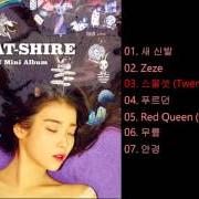 Der musikalische text KNEES von IU ist auch in dem Album vorhanden Chat-shire (2015)