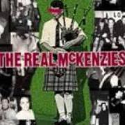Der musikalische text WHISKEY SCOTCH WHISKEY von THE REAL MCKENZIES ist auch in dem Album vorhanden Loch'd & loaded (2001)