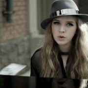 Der musikalische text GRINNIN' IN YOUR FACE von ZZ WARD ist auch in dem Album vorhanden 365 days (2013)