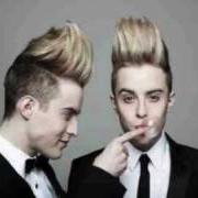 Der musikalische text ROCK DJ von JEDWARD ist auch in dem Album vorhanden Planet jedward (2010)