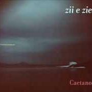 Der musikalische text POR QUEM? von CAETANO VELOSO ist auch in dem Album vorhanden Zii e zie (2009)