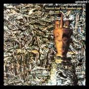 Der musikalische text HALLOWEEN von SIOUXSIE AND THE BANSHEES ist auch in dem Album vorhanden Juju (1981)