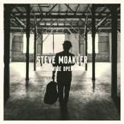 Der musikalische text ON YOUR SIDE von STEVE MOAKLER ist auch in dem Album vorhanden Wide open (2014)