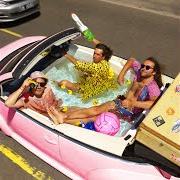 Der musikalische text HOLDING LOVE von NAIVE NEW BEATERS ist auch in dem Album vorhanden Fun hours (2019)