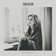 Der musikalische text BLUE MOUNTAIN RIVER von CARA DILLON ist auch in dem Album vorhanden Cara dillon (2001)