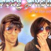 Der musikalische text L'IDOLE DES CONNES von SEXY SUSHI ist auch in dem Album vorhanden Tu l'as bien mérité! (2009)