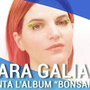 Der musikalische text L'ULTIMA CANZONE DEL MONDO von CHIARA GALIAZZO ist auch in dem Album vorhanden Bonsai (come fare le cose grandi in piccolo) (2020)