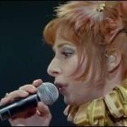 Der musikalische text DANS LES RUES DE LONDRES von MYLÈNE FARMER ist auch in dem Album vorhanden Avant que l'ombre (2005)