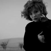 Der musikalische text M'EFFONDRE von MYLÈNE FARMER ist auch in dem Album vorhanden Bleu noir (2010)