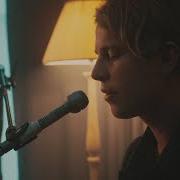 Der musikalische text CHINA DOLLS von TOM ODELL ist auch in dem Album vorhanden Jubilee road (2018)