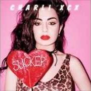 Der musikalische text HANGIN' AROUND von CHARLI XCX ist auch in dem Album vorhanden Sucker (2014)