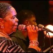 Der musikalische text VIDA TEM UM SO VIDA von CESARIA EVORA ist auch in dem Album vorhanden Césaria evora: best of (1998)