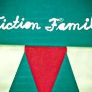 Der musikalische text ELEMENTS COMBINED von FICTION FAMILY ist auch in dem Album vorhanden Fiction family (2009)
