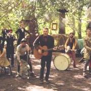 Der musikalische text PRAISE LIKE FIREWORKS von REND COLLECTIVE EXPERIMENT ist auch in dem Album vorhanden Homemade worship by handmade people (2012)