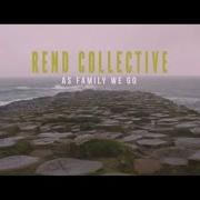 Der musikalische text NEVER WALK ALONE von REND COLLECTIVE EXPERIMENT ist auch in dem Album vorhanden As family we go (2015)