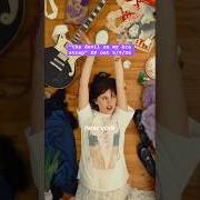 Der musikalische text YOU SHOULD BE SCARED von EMELINE ist auch in dem Album vorhanden The devil on my bra strap (2025)