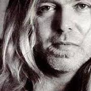 Der musikalische text NIGHT GAMES von GREGG ALLMAN ist auch in dem Album vorhanden Just before the bullets fly